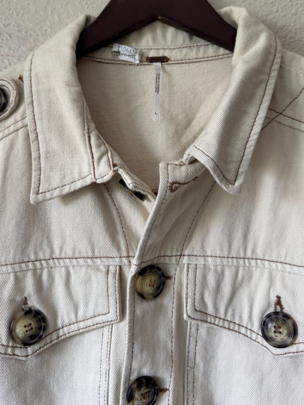 Free People Eisenhower Denim Jean Jacket Size Lg Ivory Cotton Collared Pockets - Picture 8 of 16